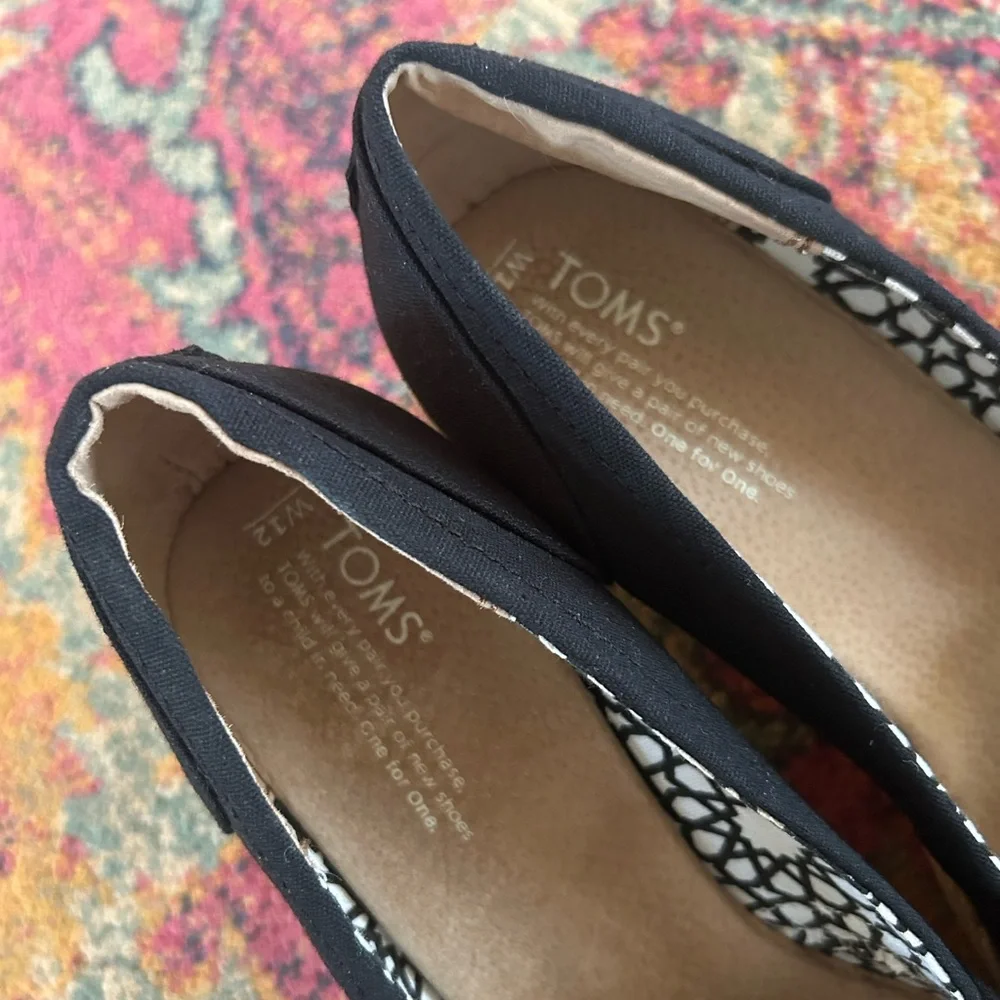 NWOT TOMS | Women’s Black Canvas Peep-Toe Michelle Wedge Espadrille Heels Sz 12